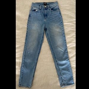 Size 25 high rise cropped girlfriend light wash BDG jeans